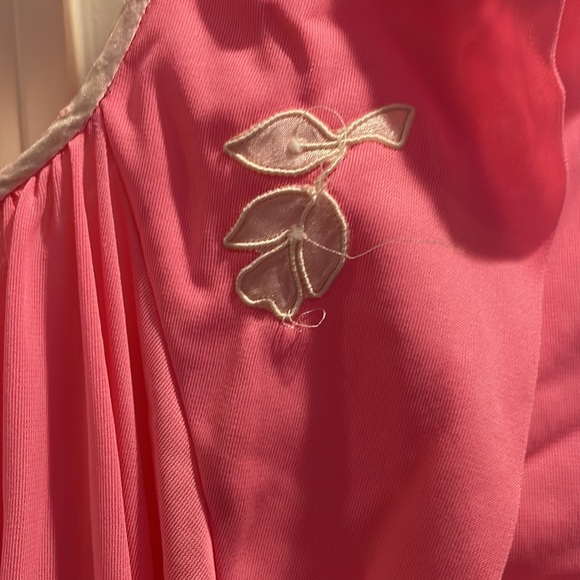 Woman’s pink summer scoop neck nightgown. XL - Picture 3 of 4
